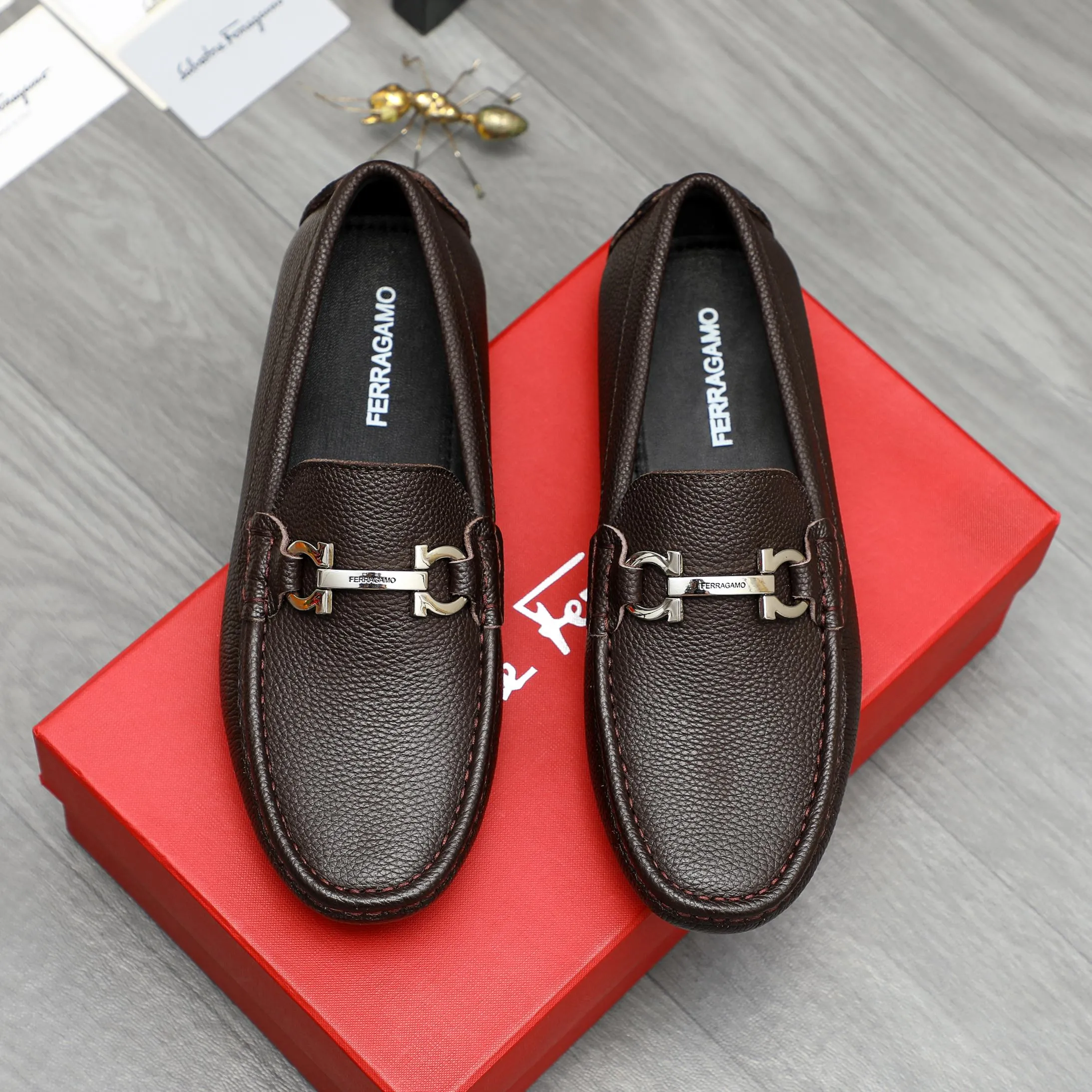 Men's shoes 💰420 Product trademark: Ferragamo "Ferragamo" business casual slip-on shoes Regular size: 38-46 (45.46 is custom-made and non-returnable) Product materials: Selected pebbled cowhide upper, sheepskin lining, original rubber outsole